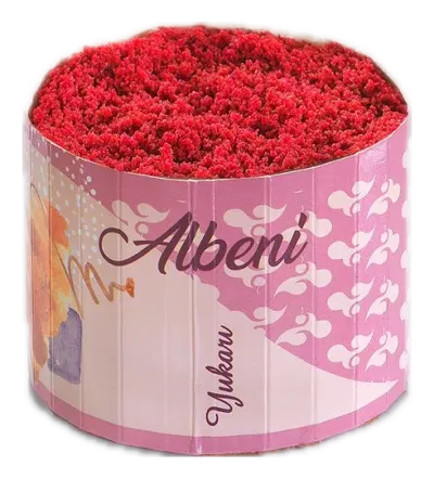 DORO CAKE Kırmızı Kadife Yuvarlak Pasta — Kırmızı kadife kırıntısıyla kaplanmış yuvarlak pasta