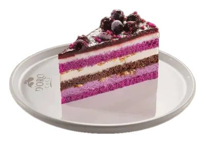DORO CAKE Orman Meyveli Kremalı Pasta — Krema katmanları arasında orman meyveli dilim pasta